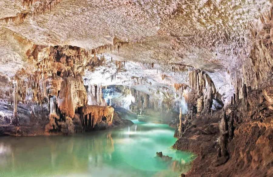 Beirut: Jeita Grotto, Harissa, Byblos group tour & Guide - Why this combination works in one day