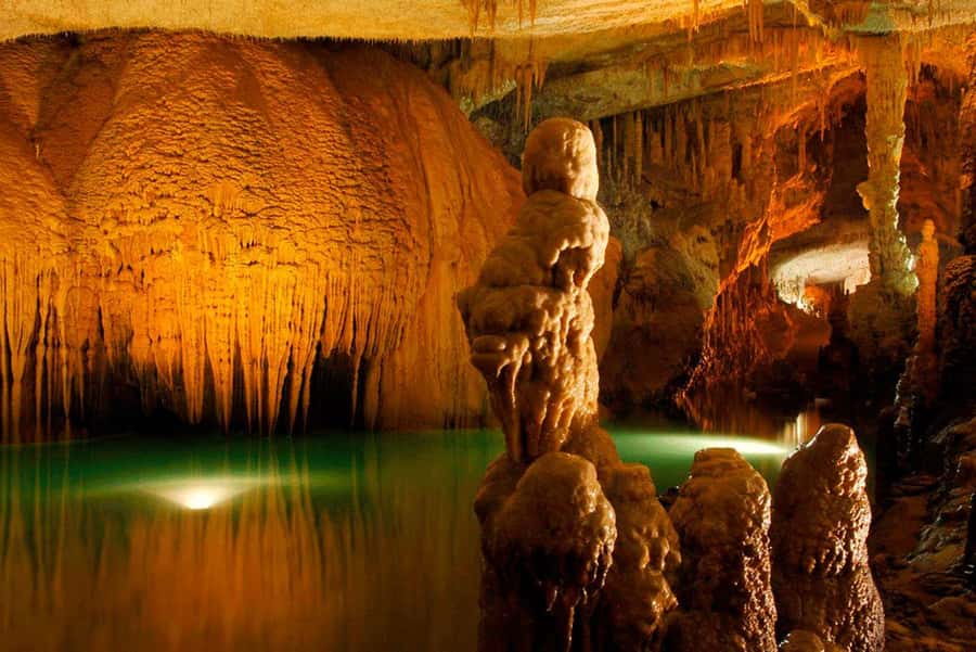 Beirut: Jeita Grotto, Harissa, Byblos group tour & Guide - Harissa: a short cable car ride with a big view