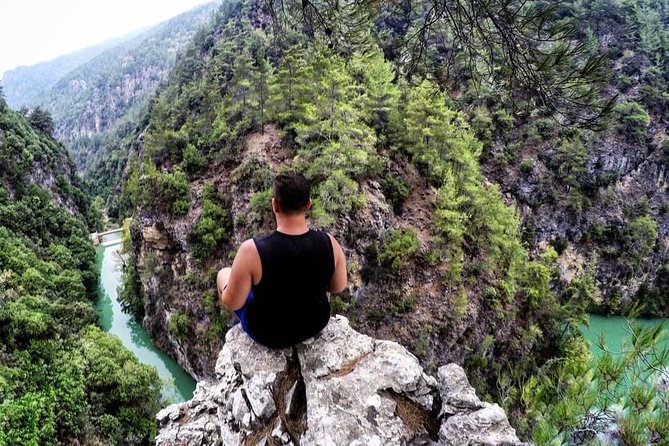 Chouwen Lake Hiking & Swimming - Walking through oak and pine forest