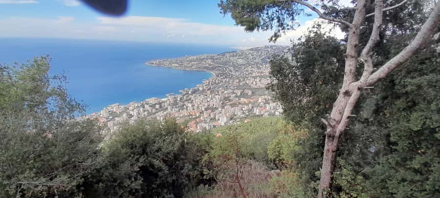 Lebanon: Beirut, Jeita Grotto, Byblos Private Tour and Lunch - Lebanese lunch by the sea