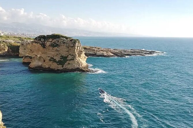 Private Beirut City Tour with Boat Ride at Raouche Rock - Inside the Mohammad Al-Amin Mosque
